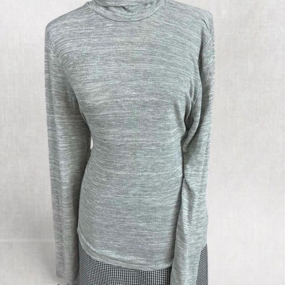 Universal Thread Chic Minimalist Luxury Style Gray Long Sleeve Turtle Neck Top